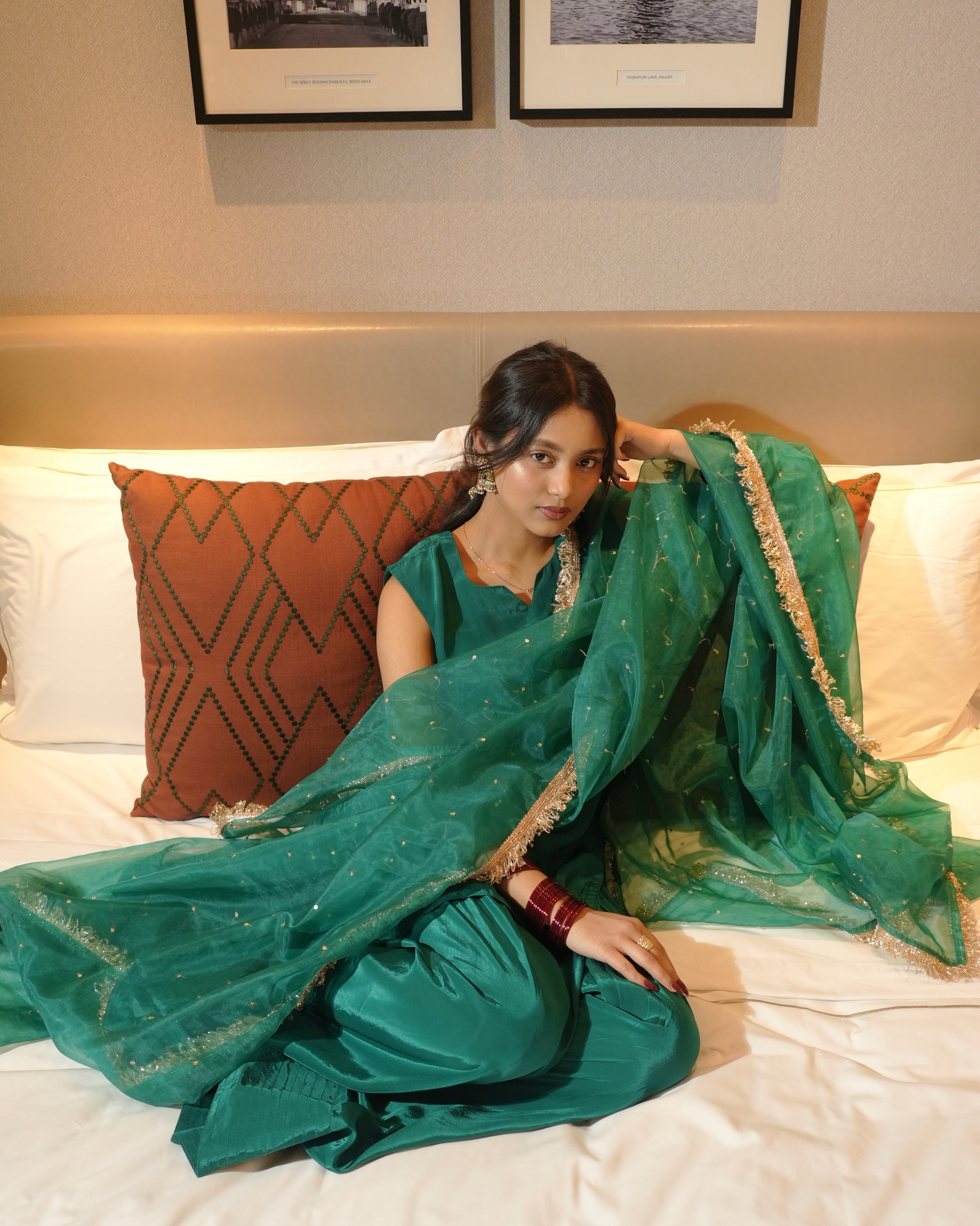 Tehzeeb | Naaz Farshi Set